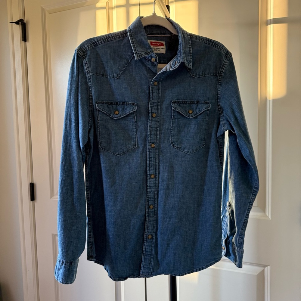 Wrangler Woman's Casual Blue Button Down Shirt